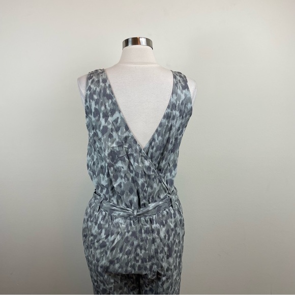 Cloth & Stone Gray Camouflage Animal Print Jumpsuit Women Size Medium New - Picture 7 of 9